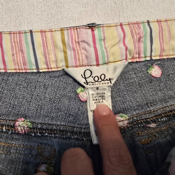 Lilly Pulitzer Women 6 Embroidered Strawberries Stretch Shorts Jean Cut Off - Picture 7 of 16